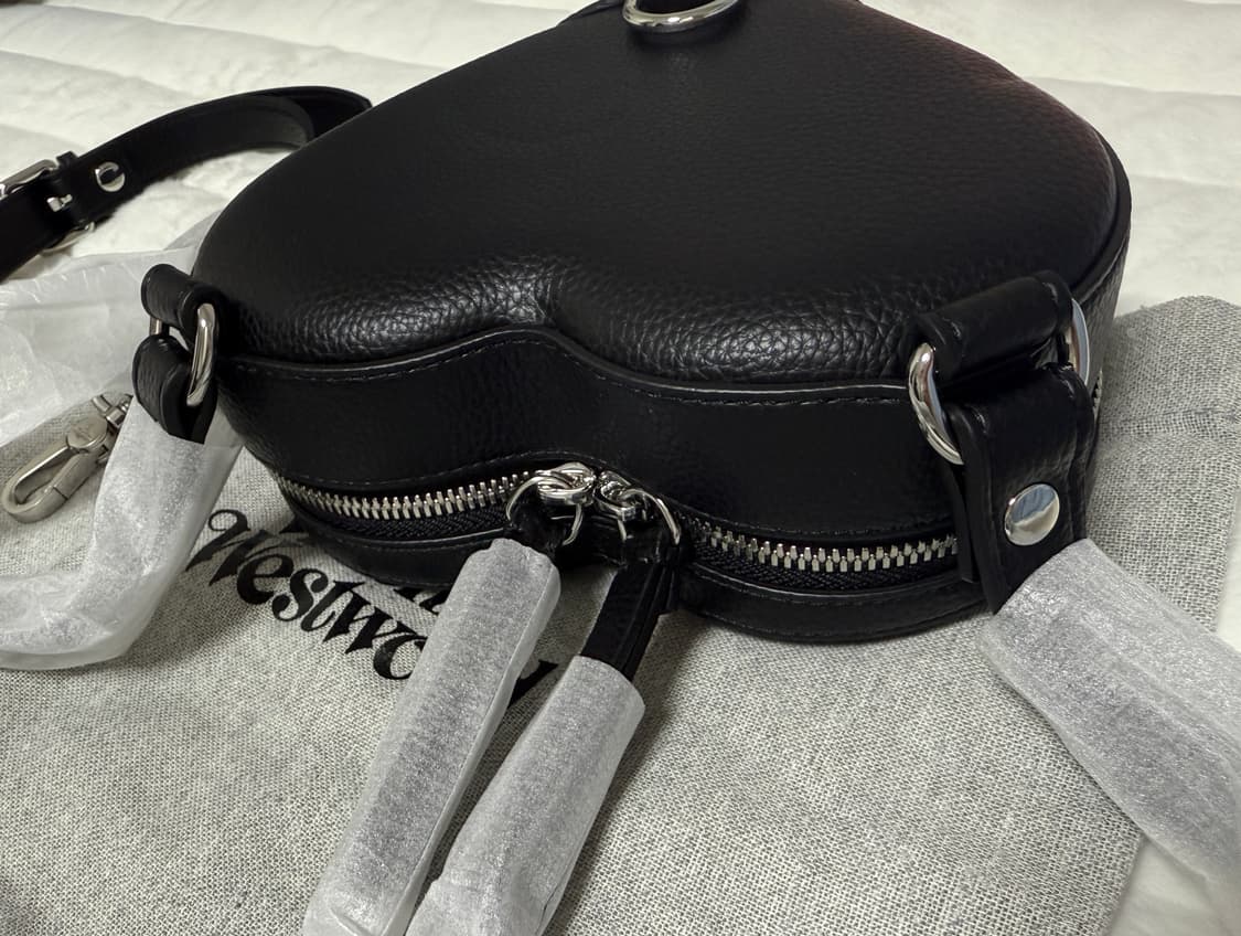 비비안웨스트우드 미니 하트 가죽 백팩 판매 상품이미지3