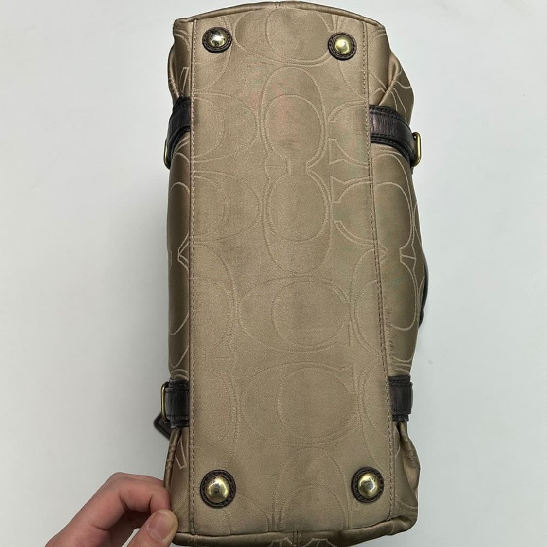 코치 시그니처 옵아트 자카드 및 에나멜 혼방 호보 숄더백 상품이미지7