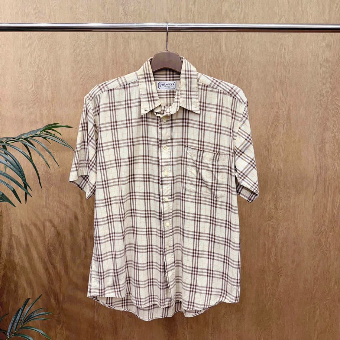 버버리 체크 셔츠 버튼다운 카라 가슴 포켓 자수 로고 디테일 베이지 상품이미지1