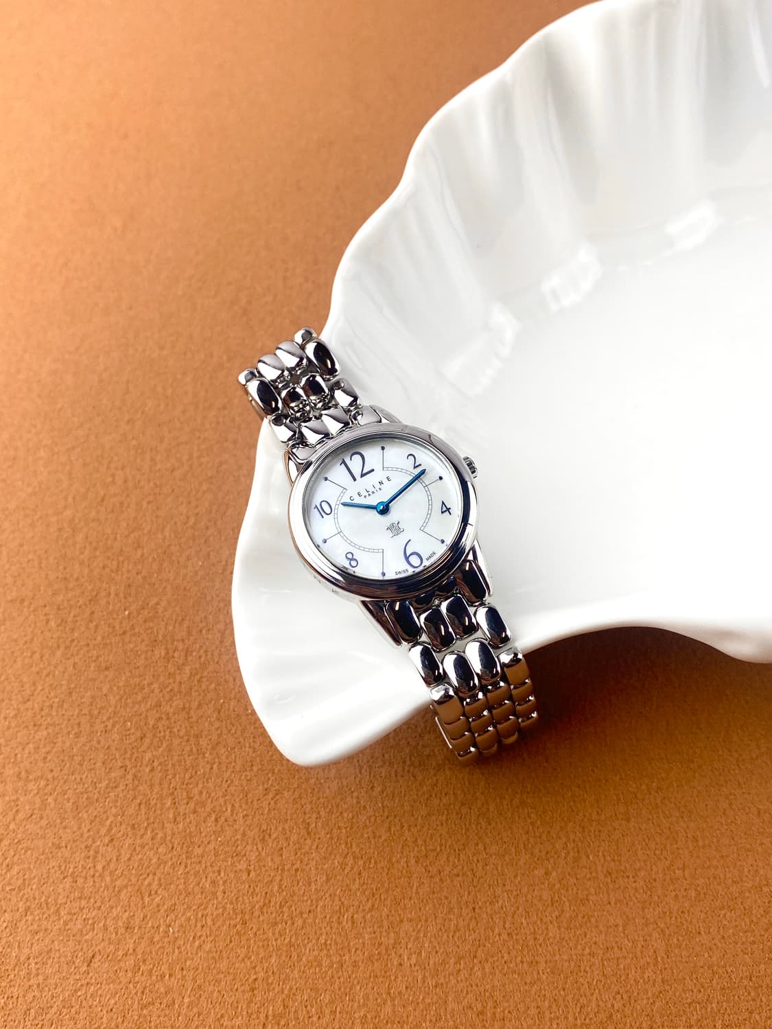 CELINE round shell steel watch 상품이미지3