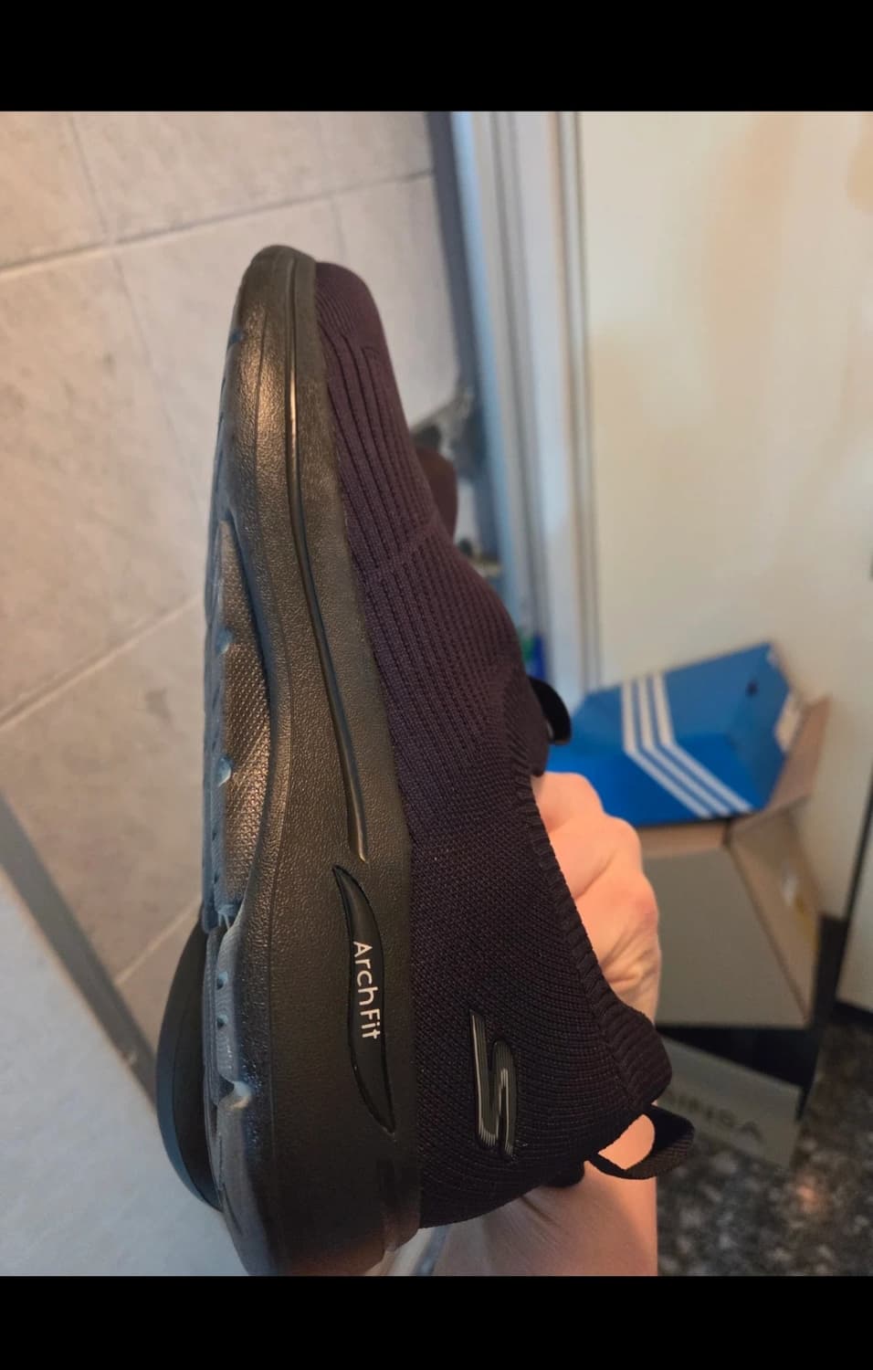 스케쳐스 아치핏 블랙 슬립온 운동화 상품이미지3