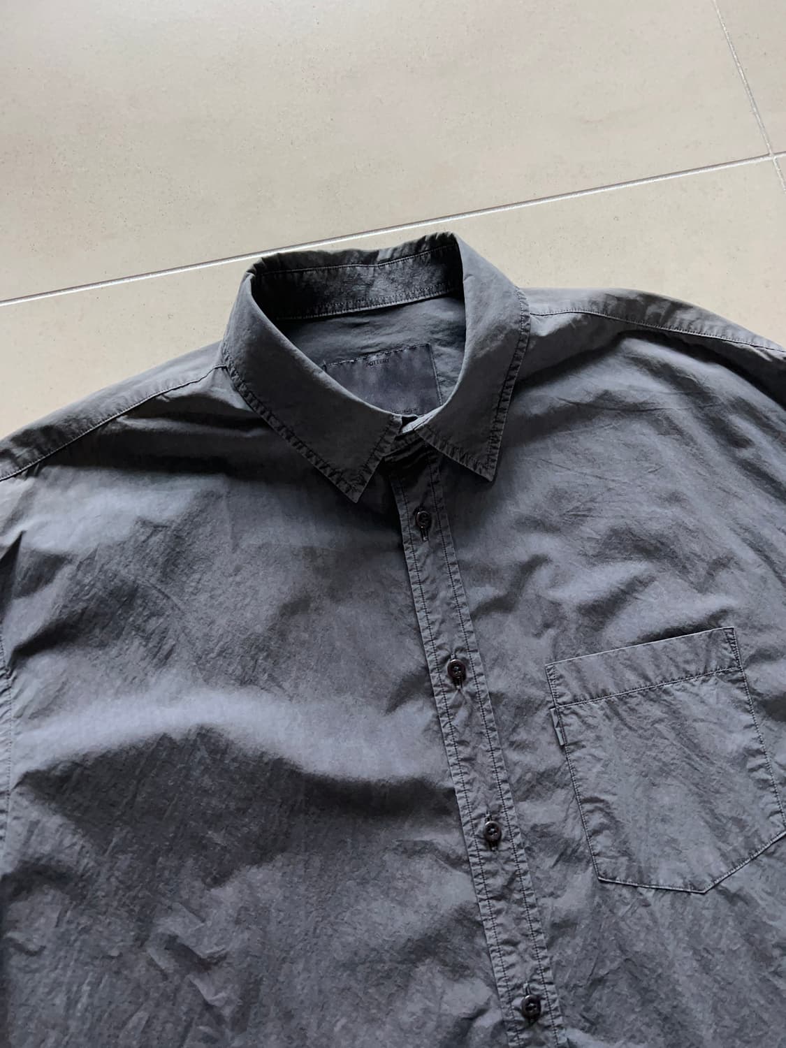 포터리 가먼트 다이드 컴포트 셔츠 차콜 상품이미지2