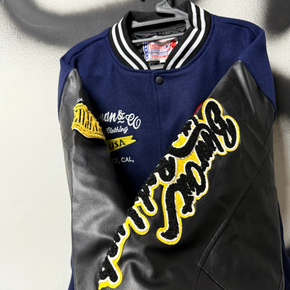 테드컴퍼니 올드스쿨 풀 패치 페이크 레더 암 바시티 자켓 상품이미지4