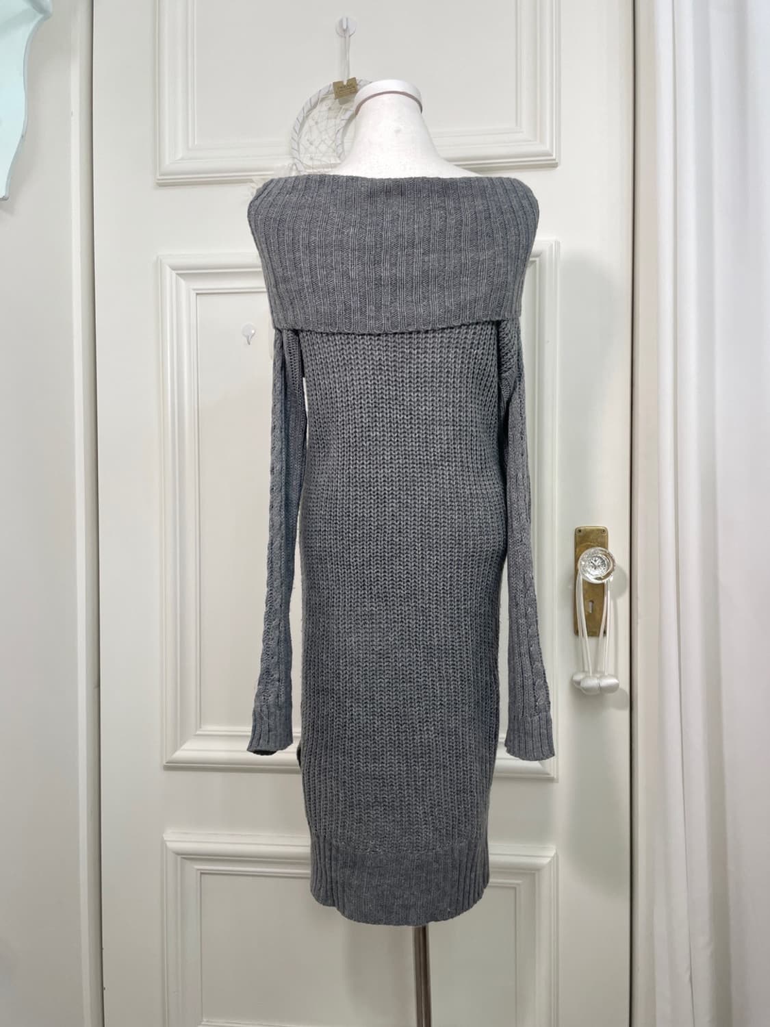 gray off-shoulder side-slit sweater opc 상품이미지3