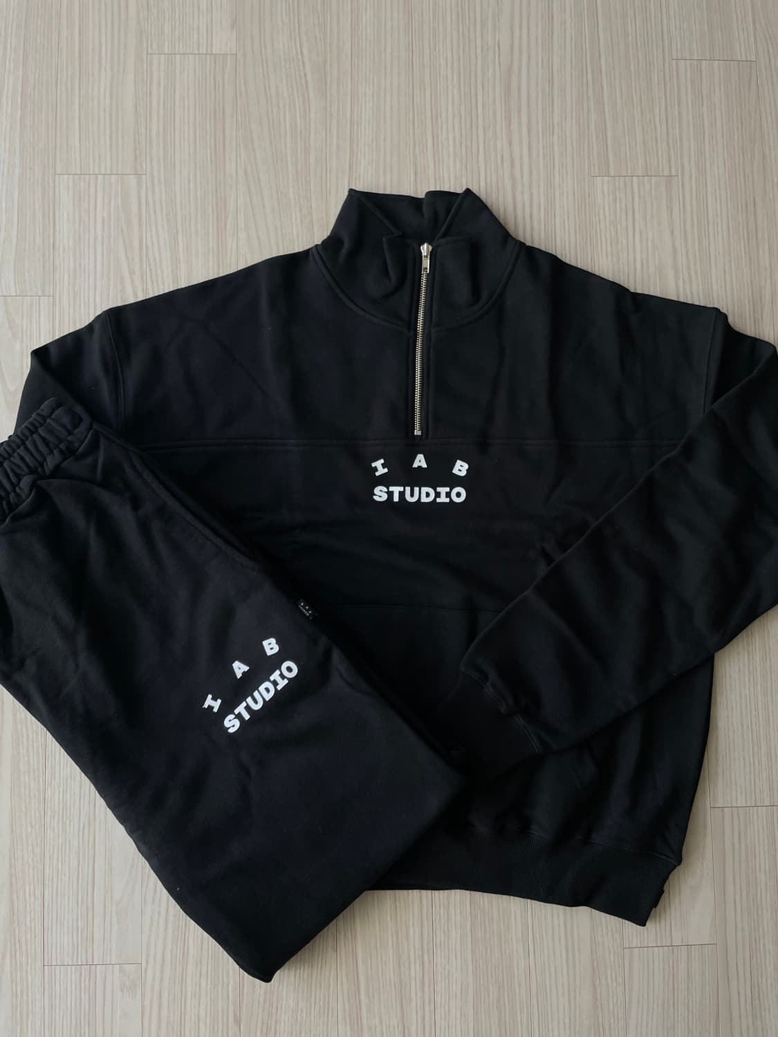 [새상품] 아이앱 스튜디오 스웻 셋업 상품이미지1