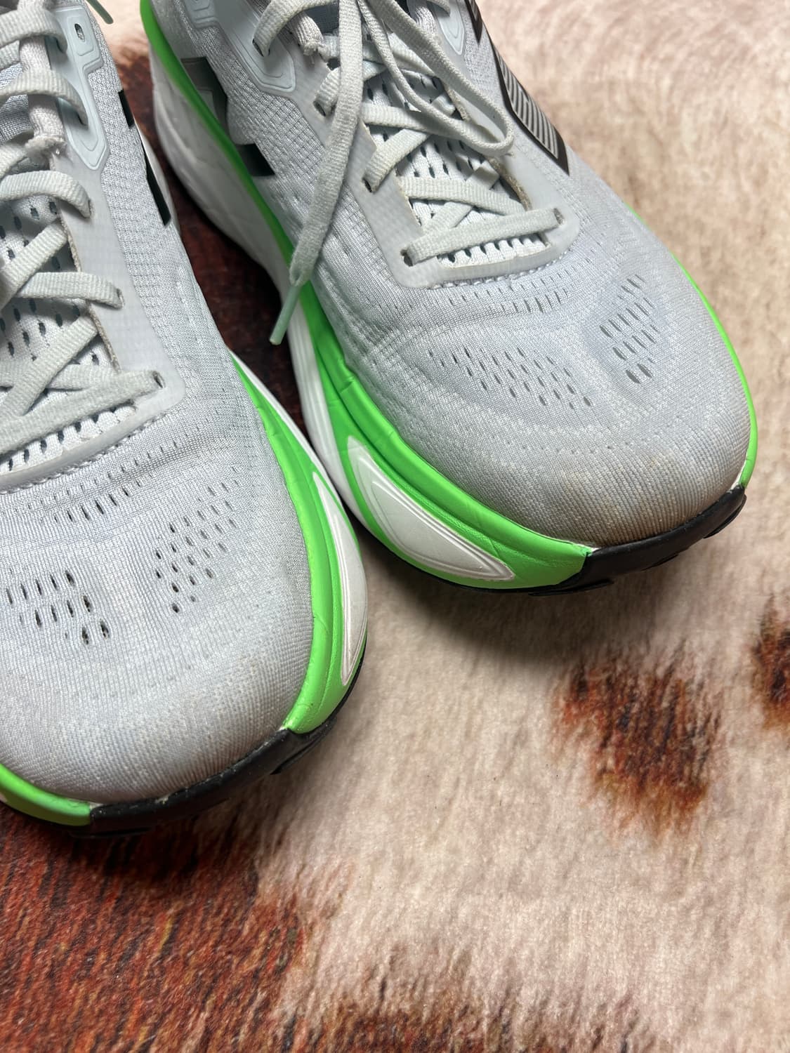 [290MM] 뉴발란스 프레쉬폼 모어 v5 러닝화 상품이미지8