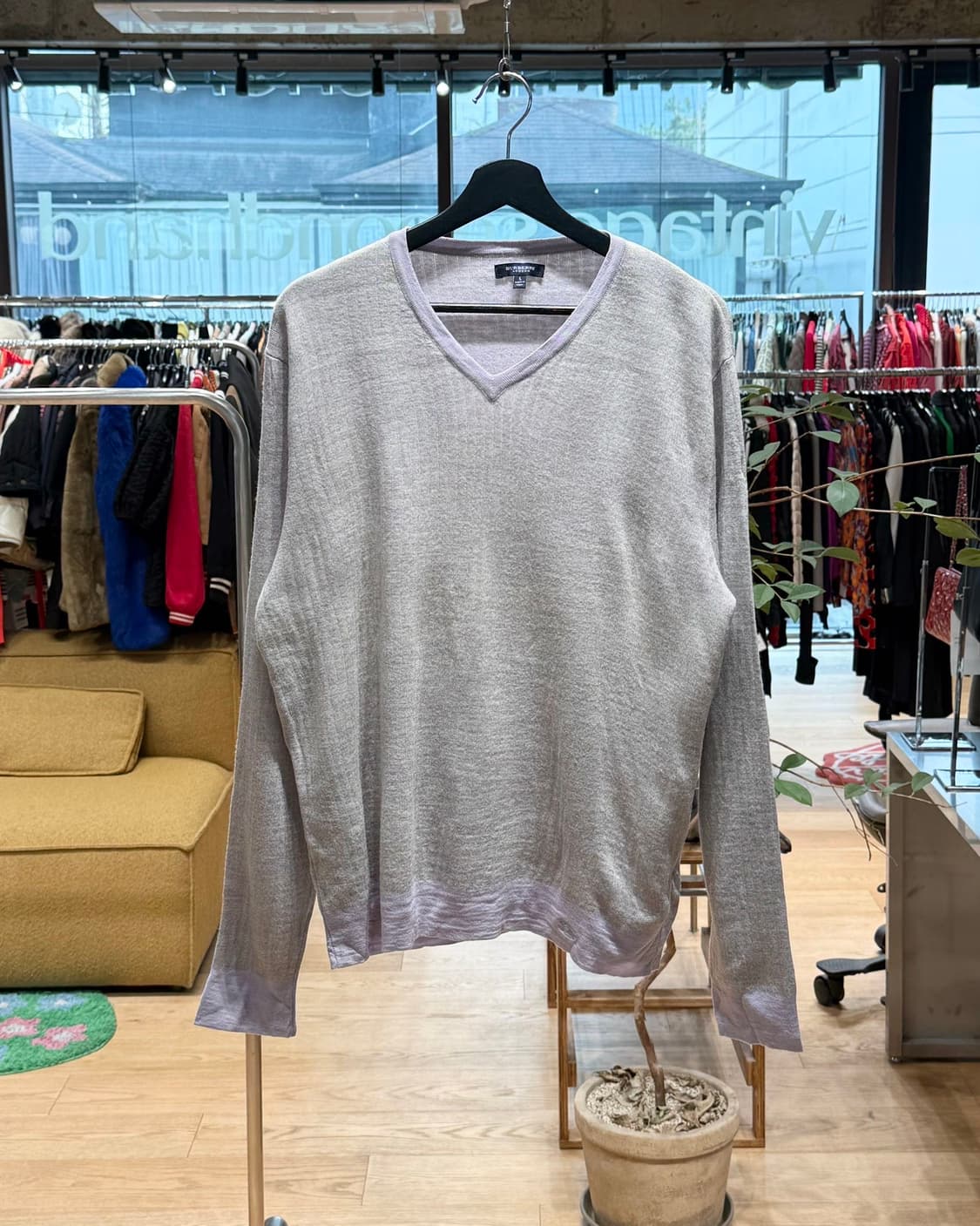 버버리 라이트 퍼플 스트라이프 브이넥 니트  상품이미지1
