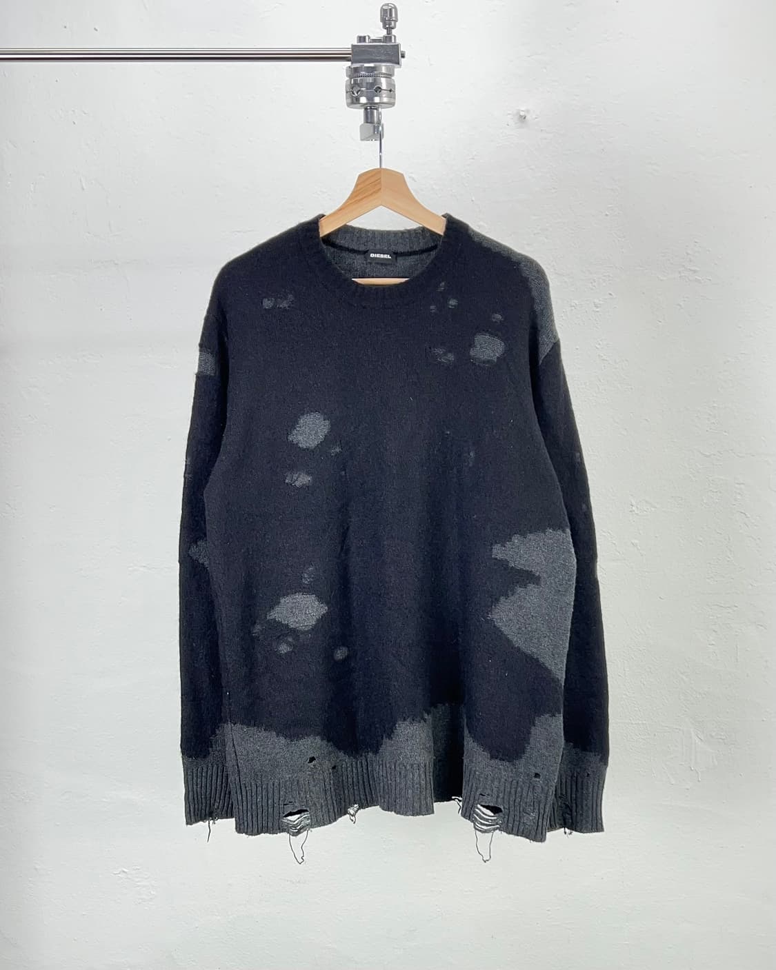 디젤 18aw 블랙 투페이스 그런지 울 블렌드 니트 스웨터 상품이미지1