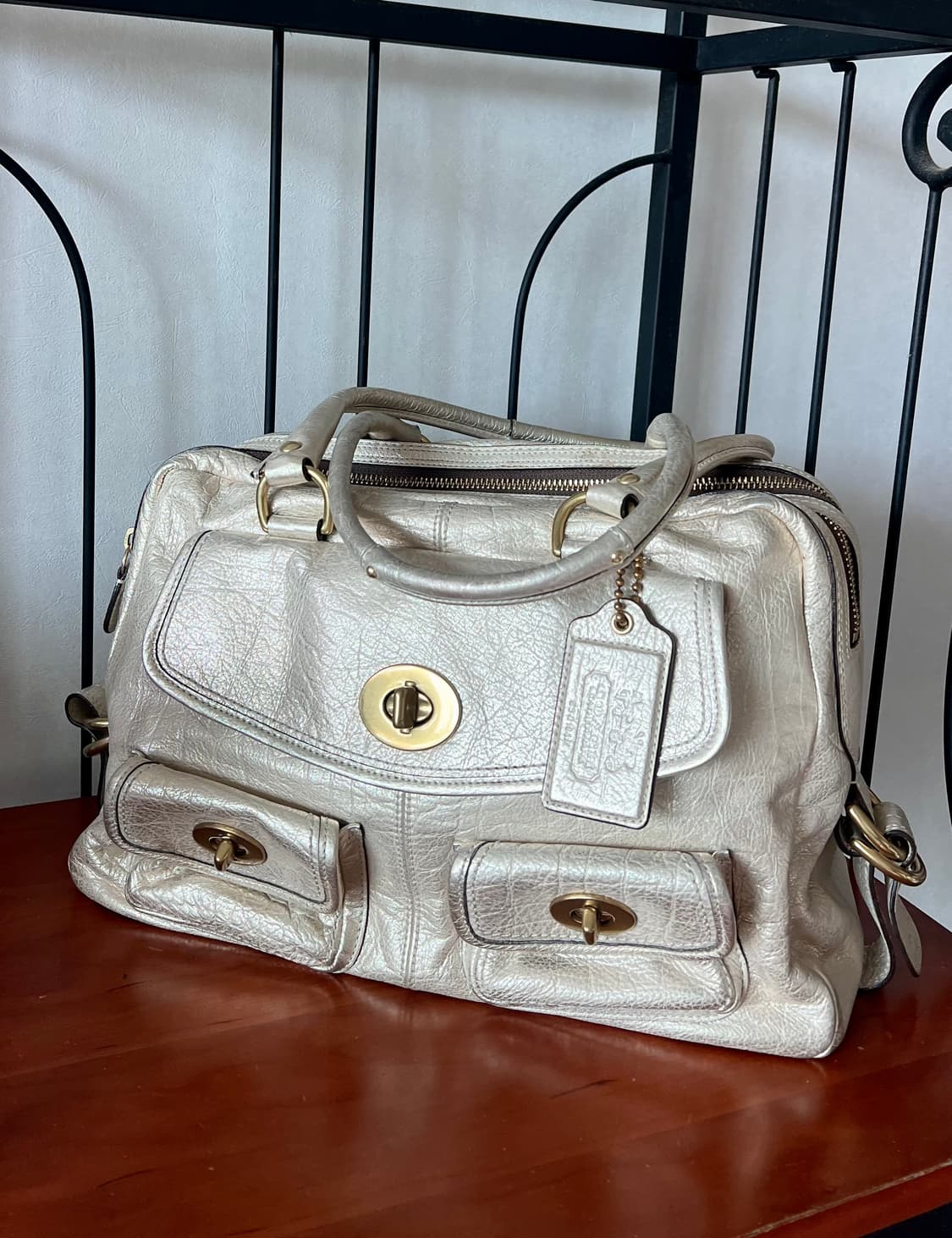 2000s coach 코치 리미티드 에디션 실버골드 턴락 사첼백 토트백 상품이미지2