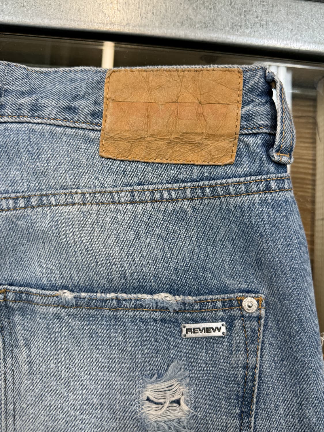 리뷰 크러쉬드 데님 플레어 팬츠 상품이미지6