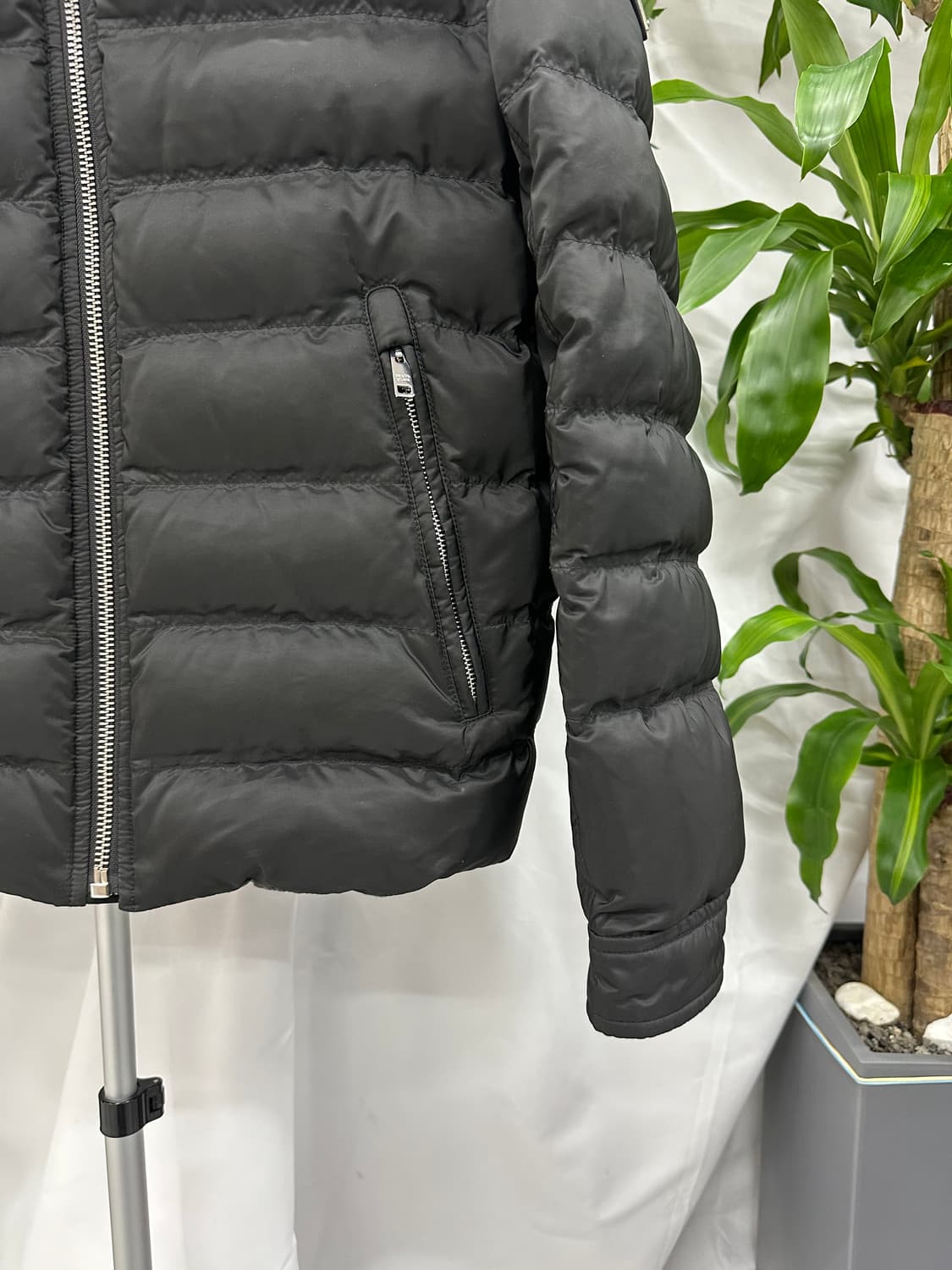 [정품] 프라다 삼각로고 다운 숏 패딩 자켓 48사이즈 상품이미지6