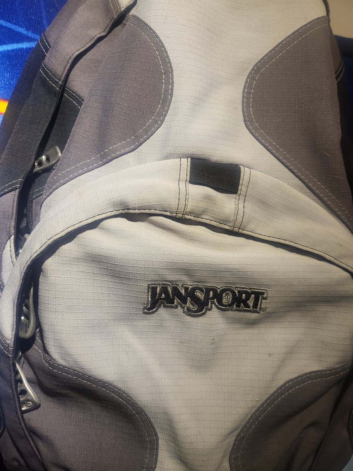 잔스포츠 백팩 회색  상품이미지2