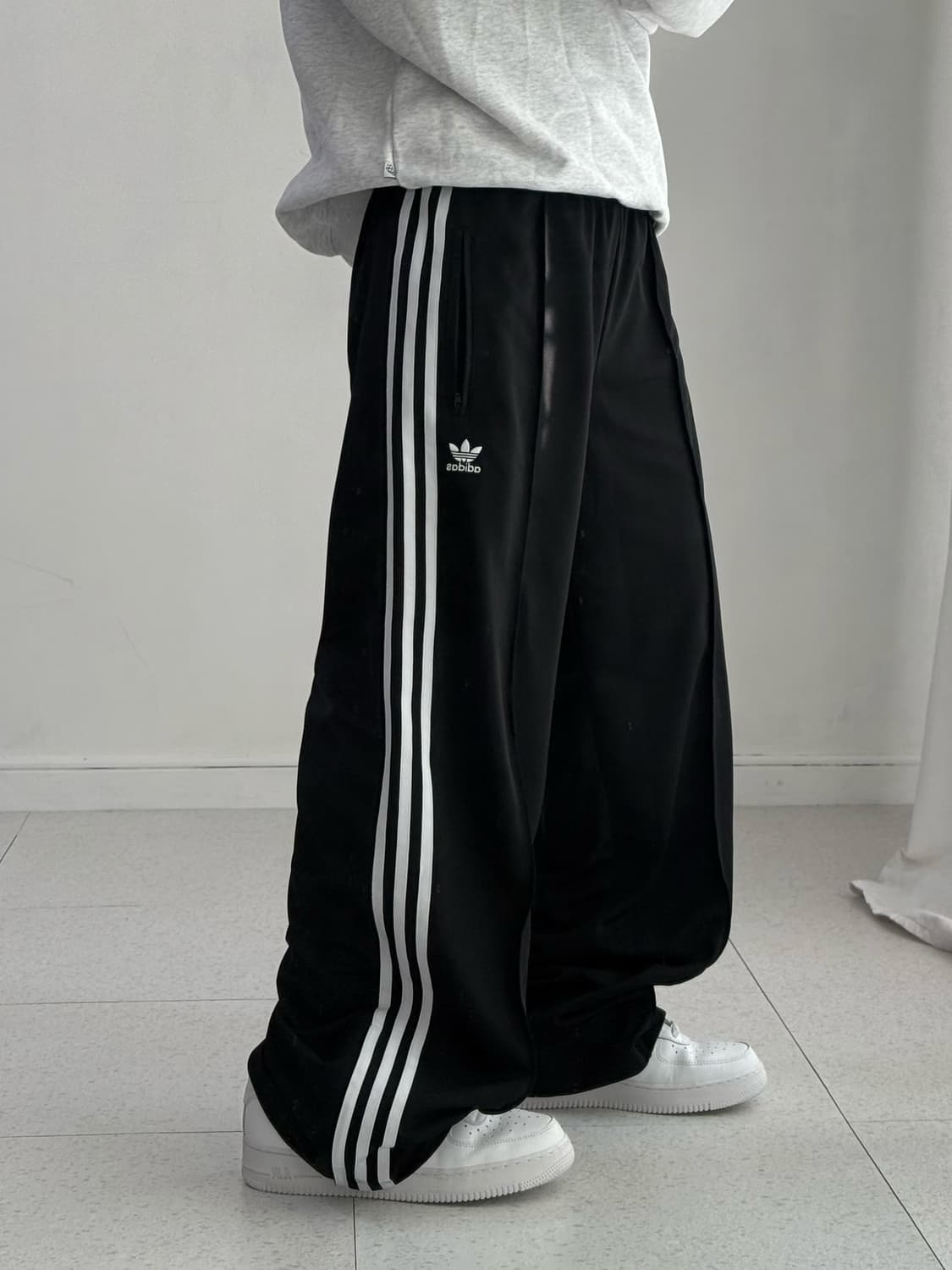 아디다스 블랙 트레이닝 팬츠 상품이미지2