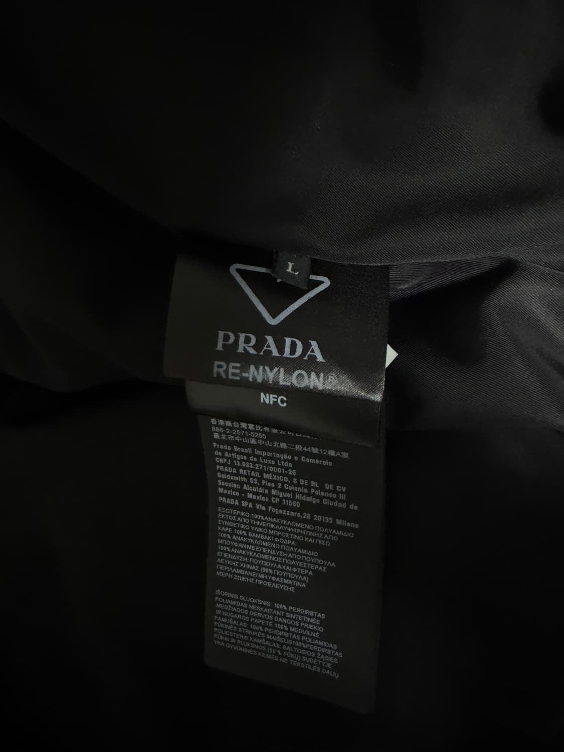 프라다 리나일론 크롭다운 패딩 상품이미지4