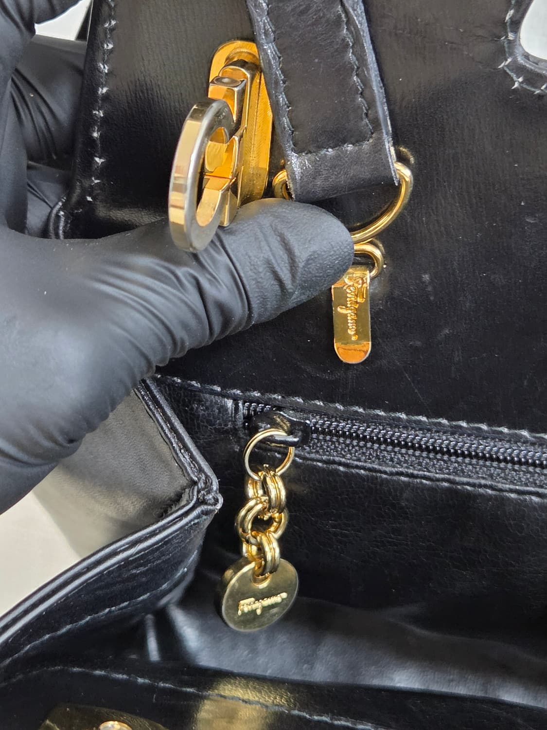 페라가모 완다백 블랙 금장 상품이미지9