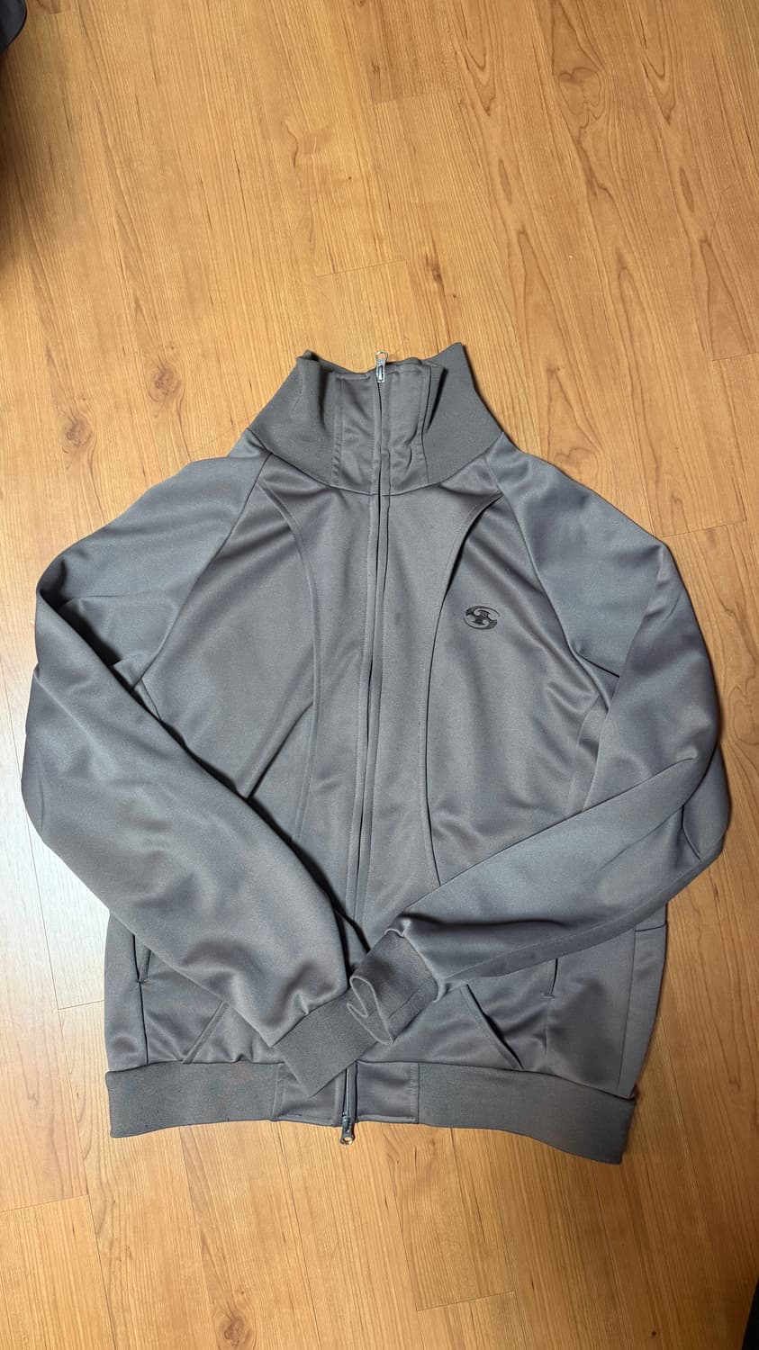 산산기어 22fw 트랙자켓 브라운 3사이즈 판매합니다.  상품이미지2