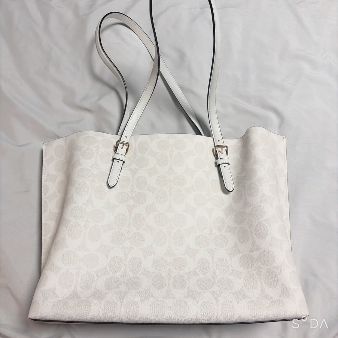 코치 화이트 시그니처 숄더백 상품이미지2