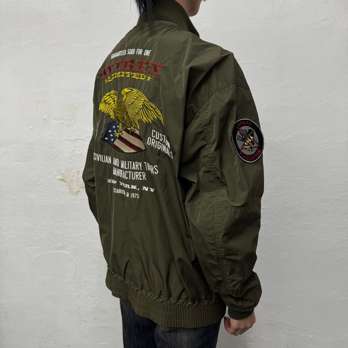 아비렉스(AVIREX) 올리브 나일론 양면 자수로고 패치 플라이트 자켓 상품이미지2