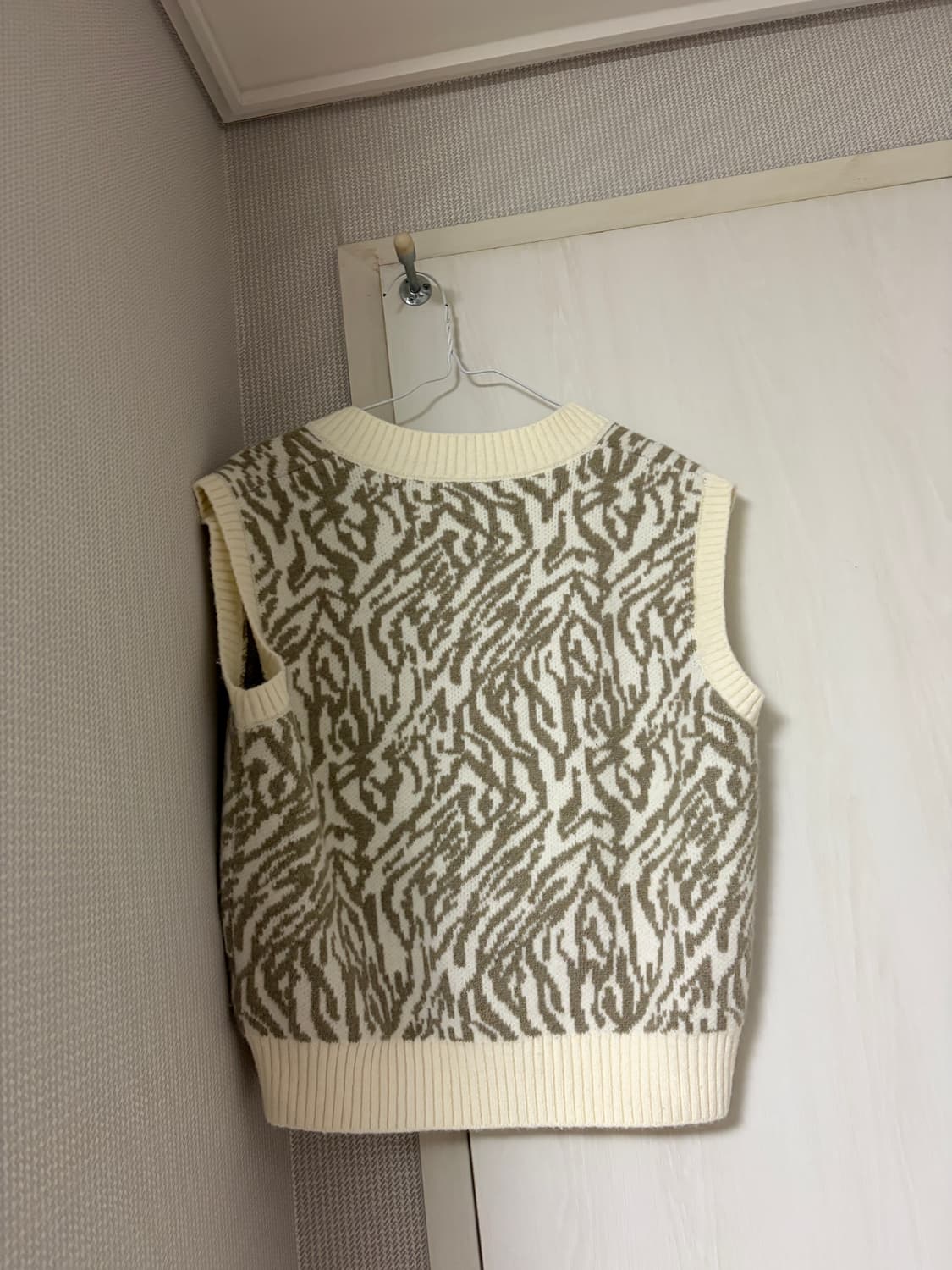 Bonispax 브이넥 세미크롭 니트조끼 상품이미지3