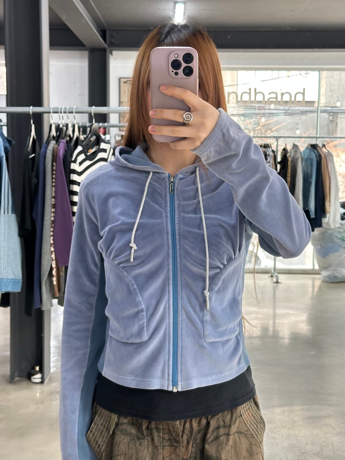 쥬시꾸뛰르 벨루어 셔링리브드 백로고 후드집업 상품이미지4