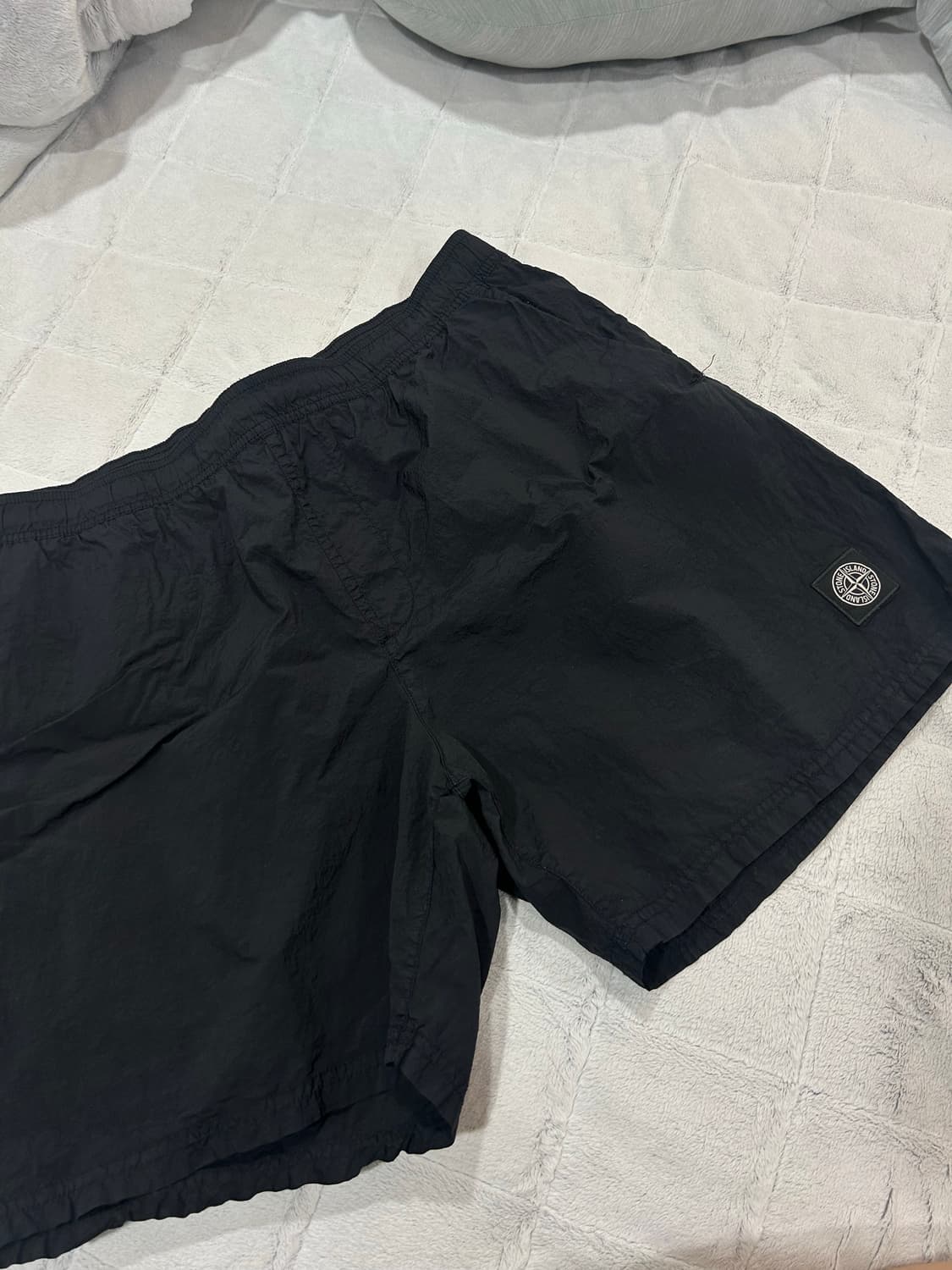 스톤아일랜드 B0943 나일론 반바지 상품이미지1