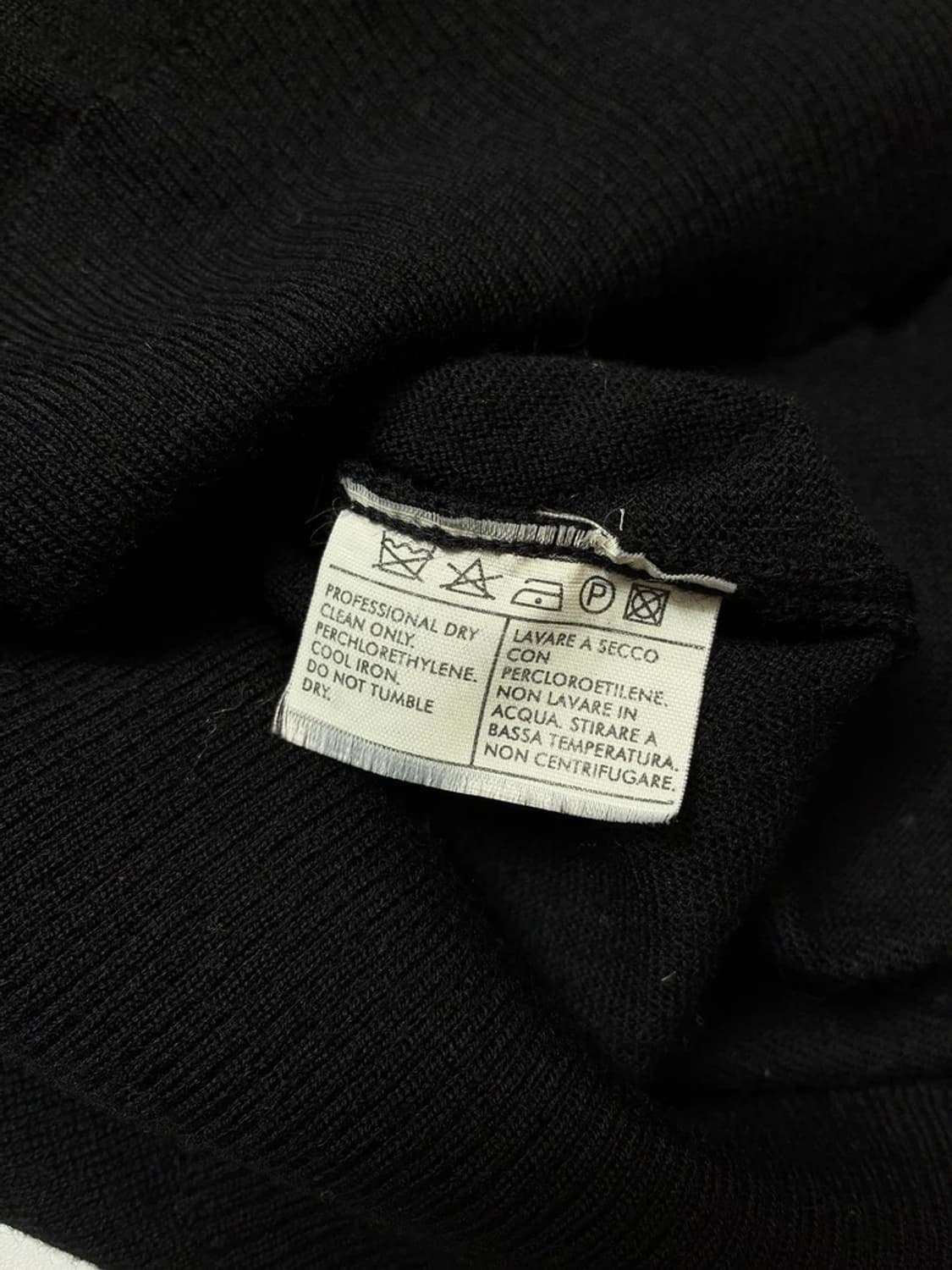 페라가모 90's 울 버튼 니트 가디건 PN8810 상품이미지6