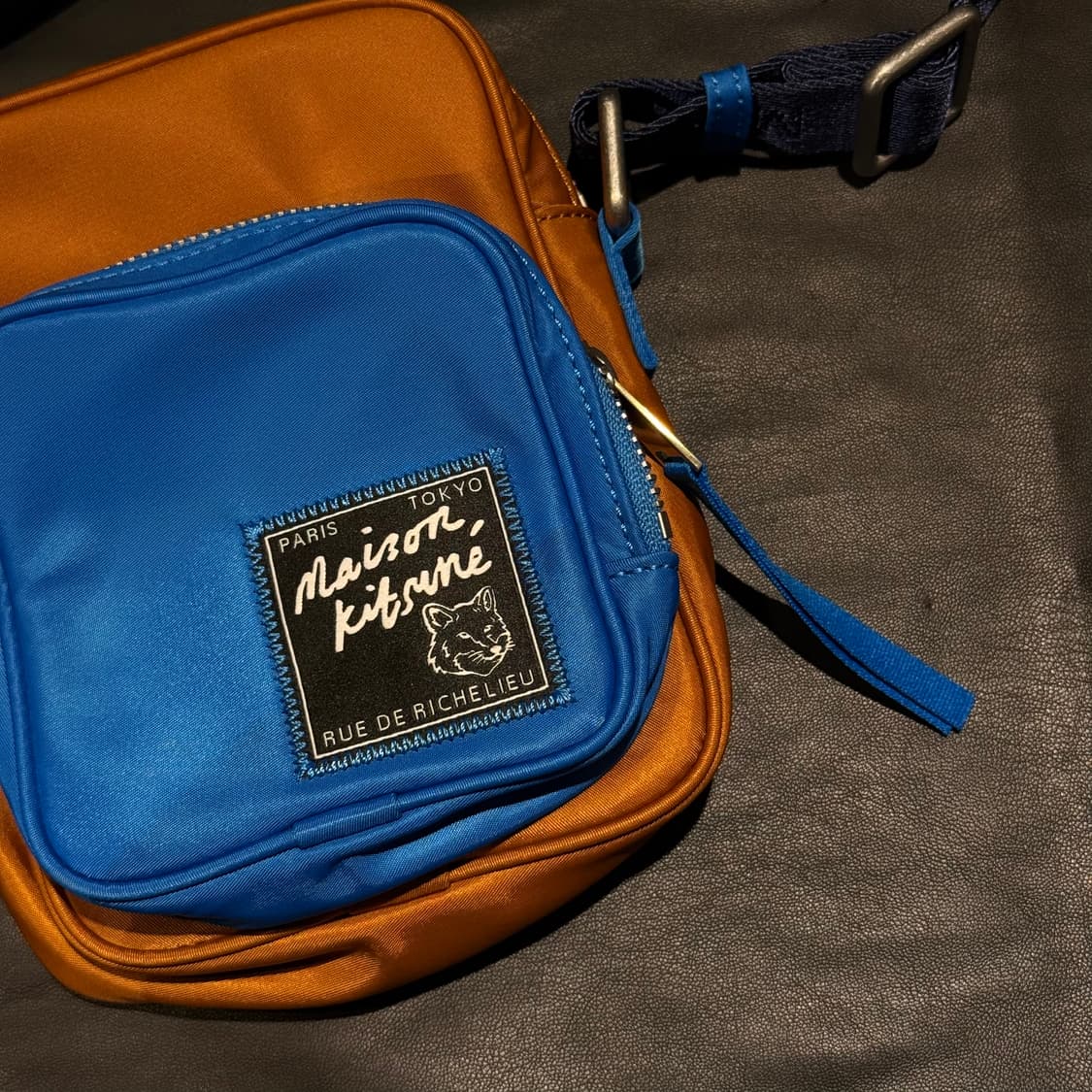 메종키츠네 로고패치 나일론 크로스백 상품이미지3
