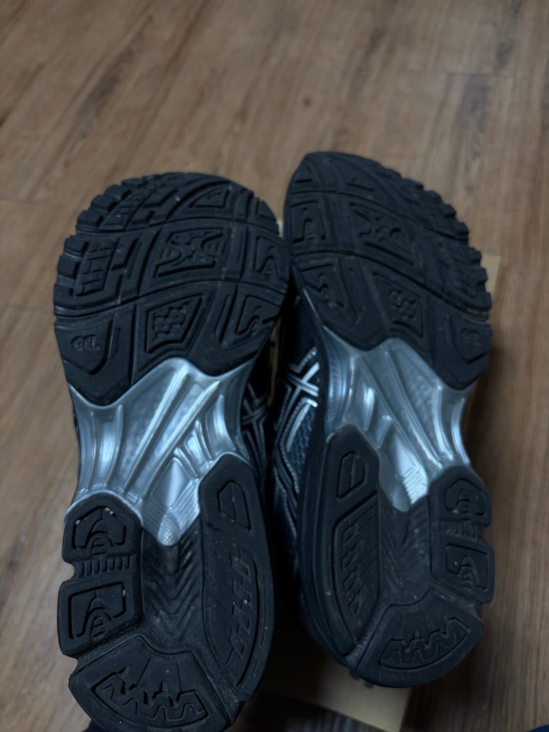 아식스 젤님버스 10.1 블랙 퓨어실버 280사이즈 상품이미지6