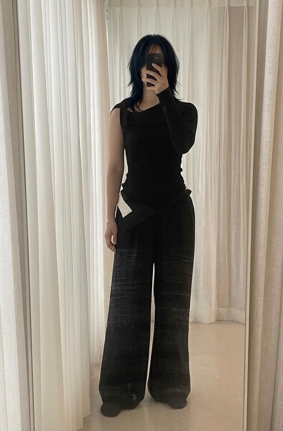 DION LEE  / 비대칭 컷아웃 니트  상품이미지1
