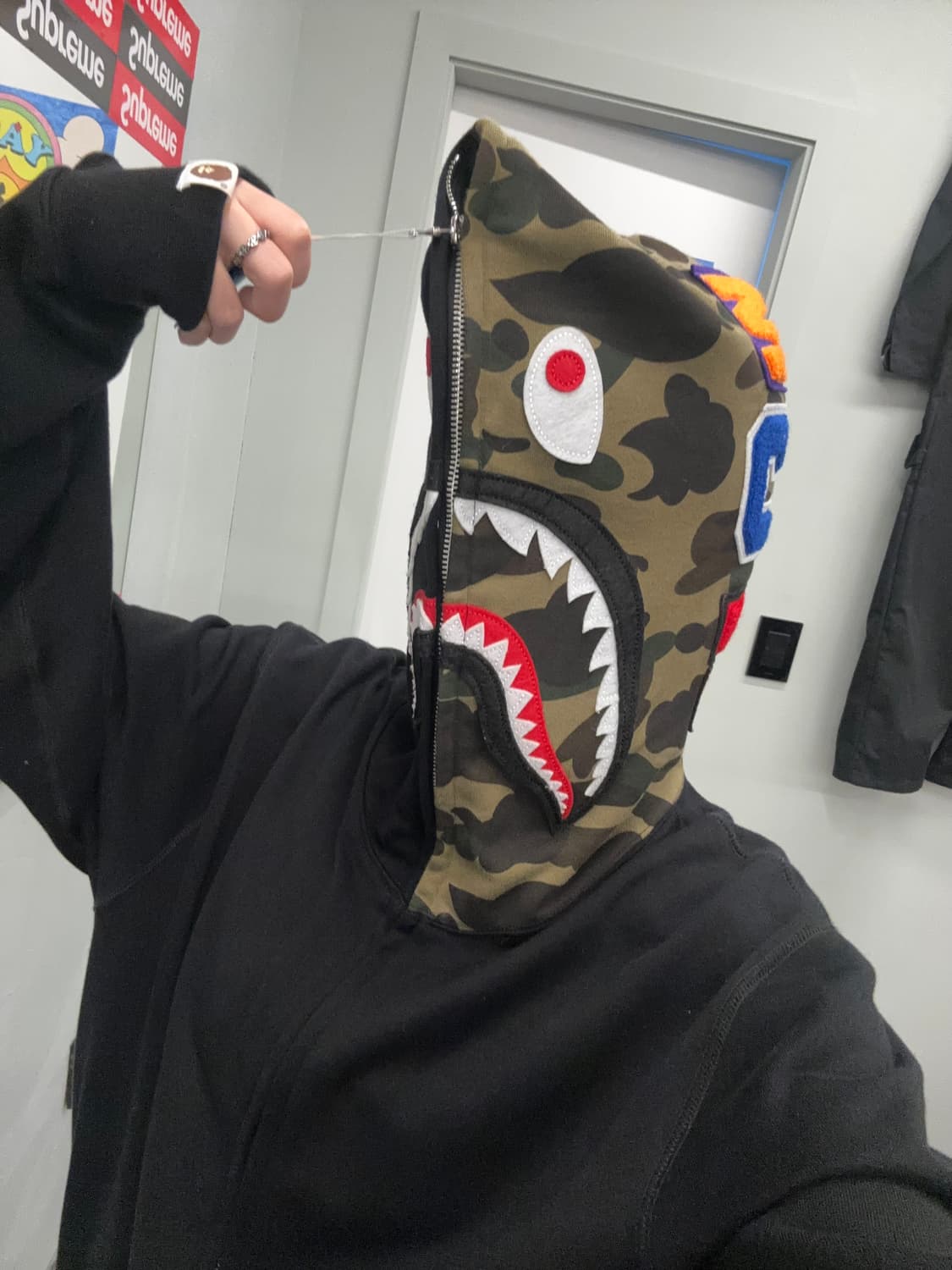 A Bathing Ape 시그니처 샤크 그래픽 카모 패턴 풀 집업 후디 상품이미지5