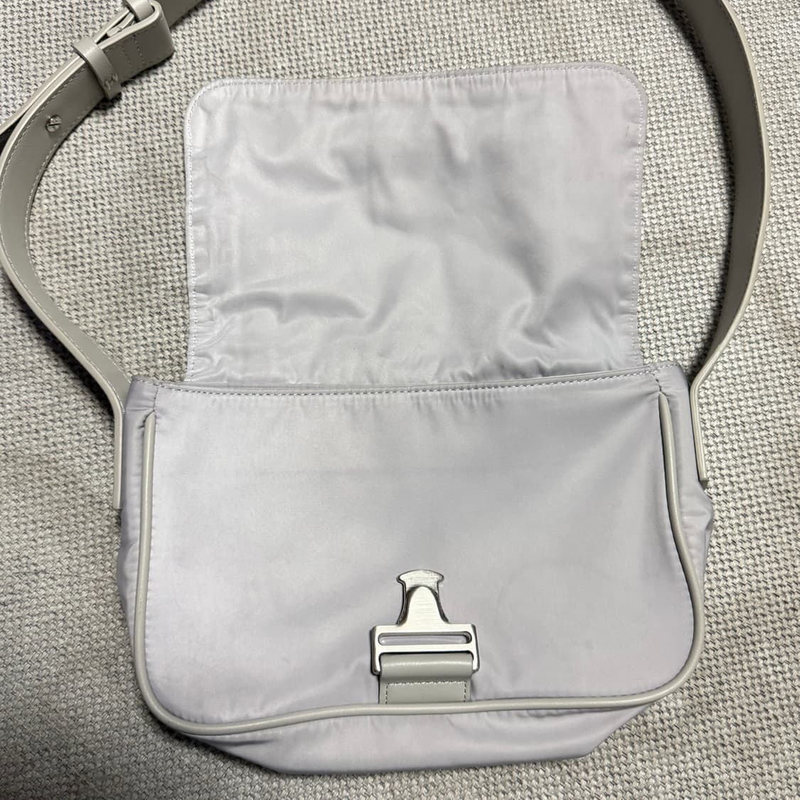 마땡킹 라이트 그레이 미니 버클백 상품이미지3