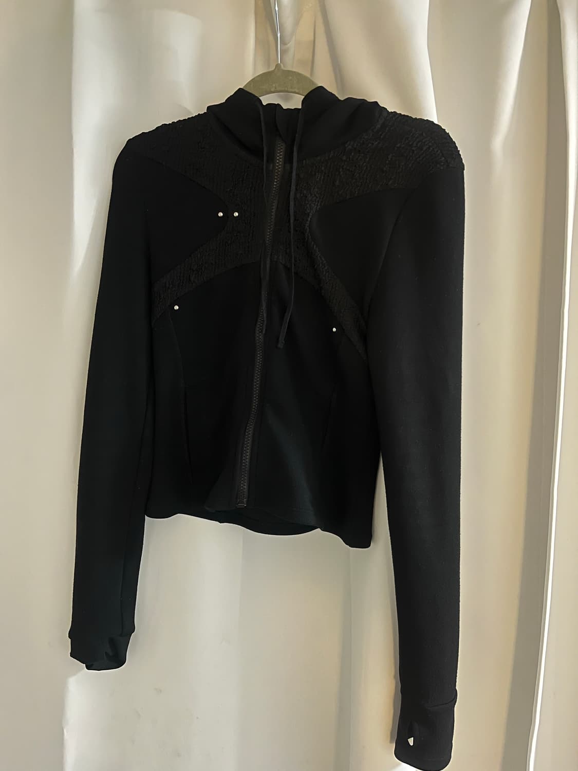 Pierced finger hole hoodie jacket 상품이미지3