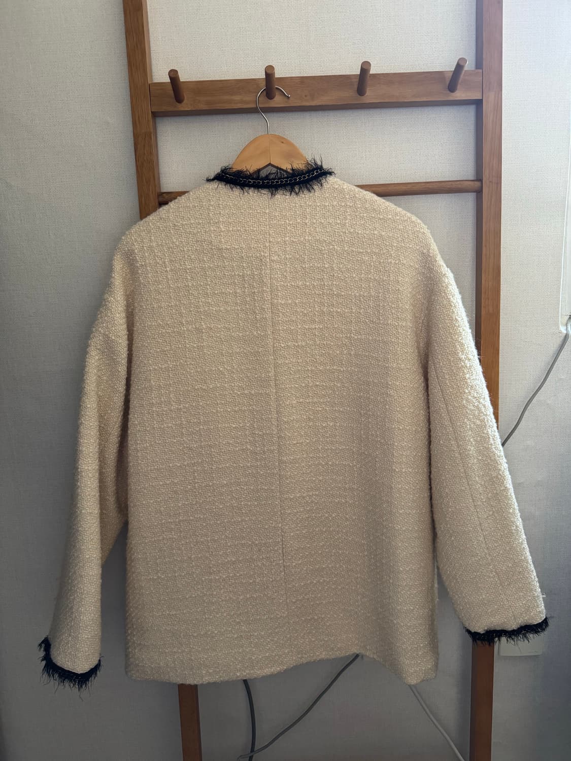 더센토르 오버사이즈 트위드 퀄팅 자켓 하트 금장 단추 아이보리 상품이미지3