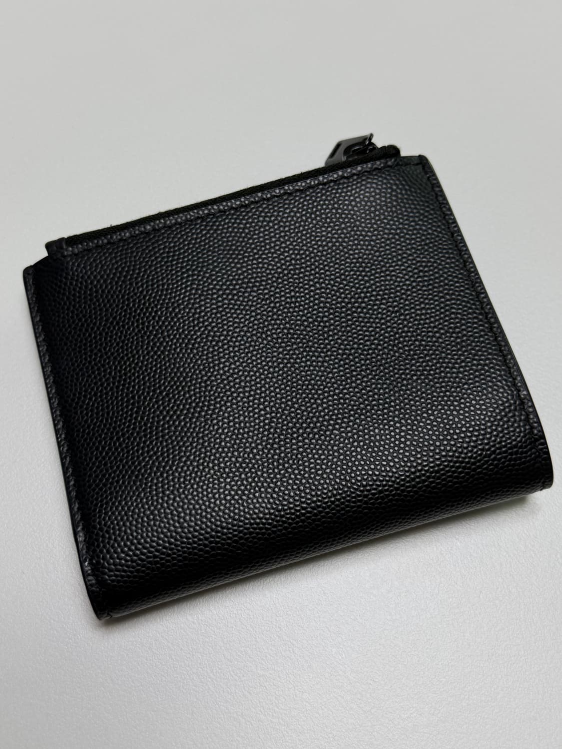 생로랑 그란 드 뿌드르 모노그램 반지갑 블랙  상품이미지3