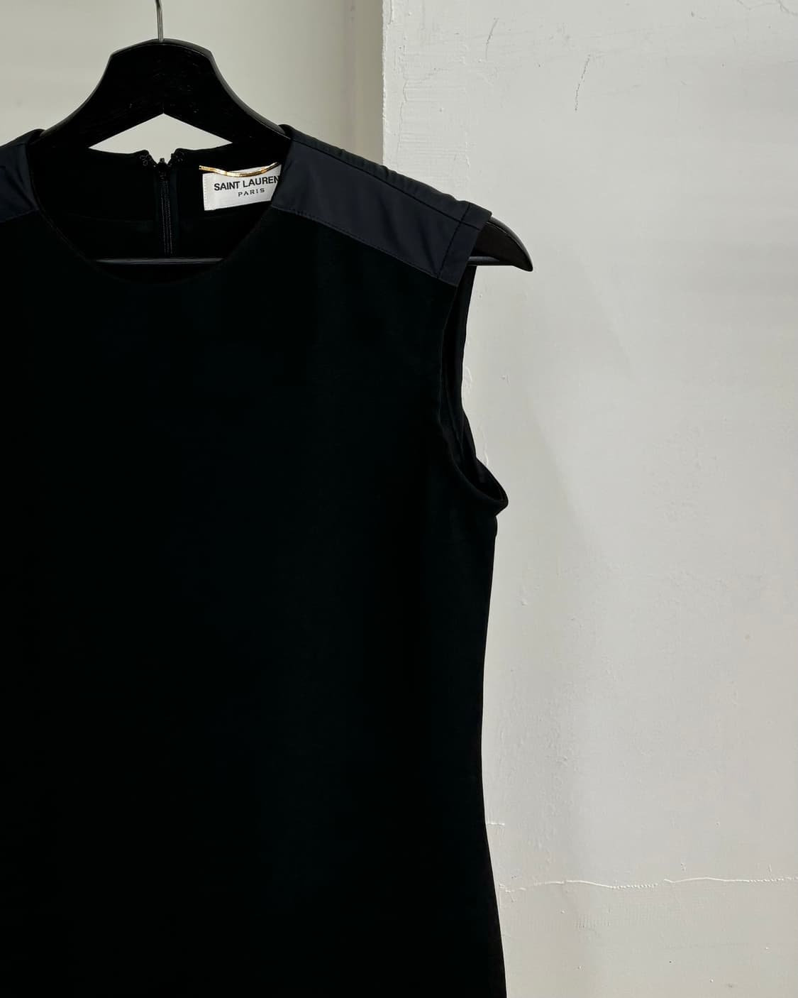 생 로랑 블랙 미니 슬리브리스 드레스 상품이미지4