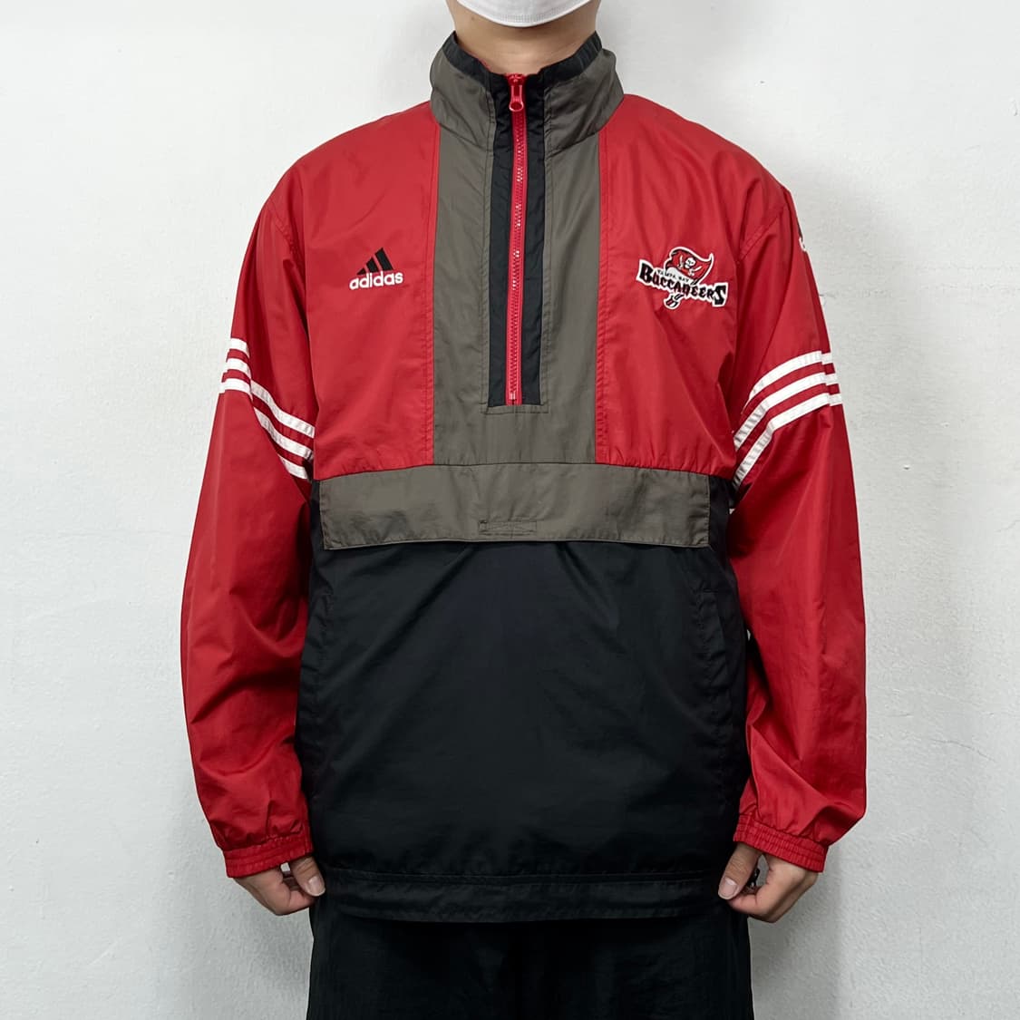 아디다스 x NFL 탬파베이 버커니어스 윈드브레이커 자켓 상품이미지3