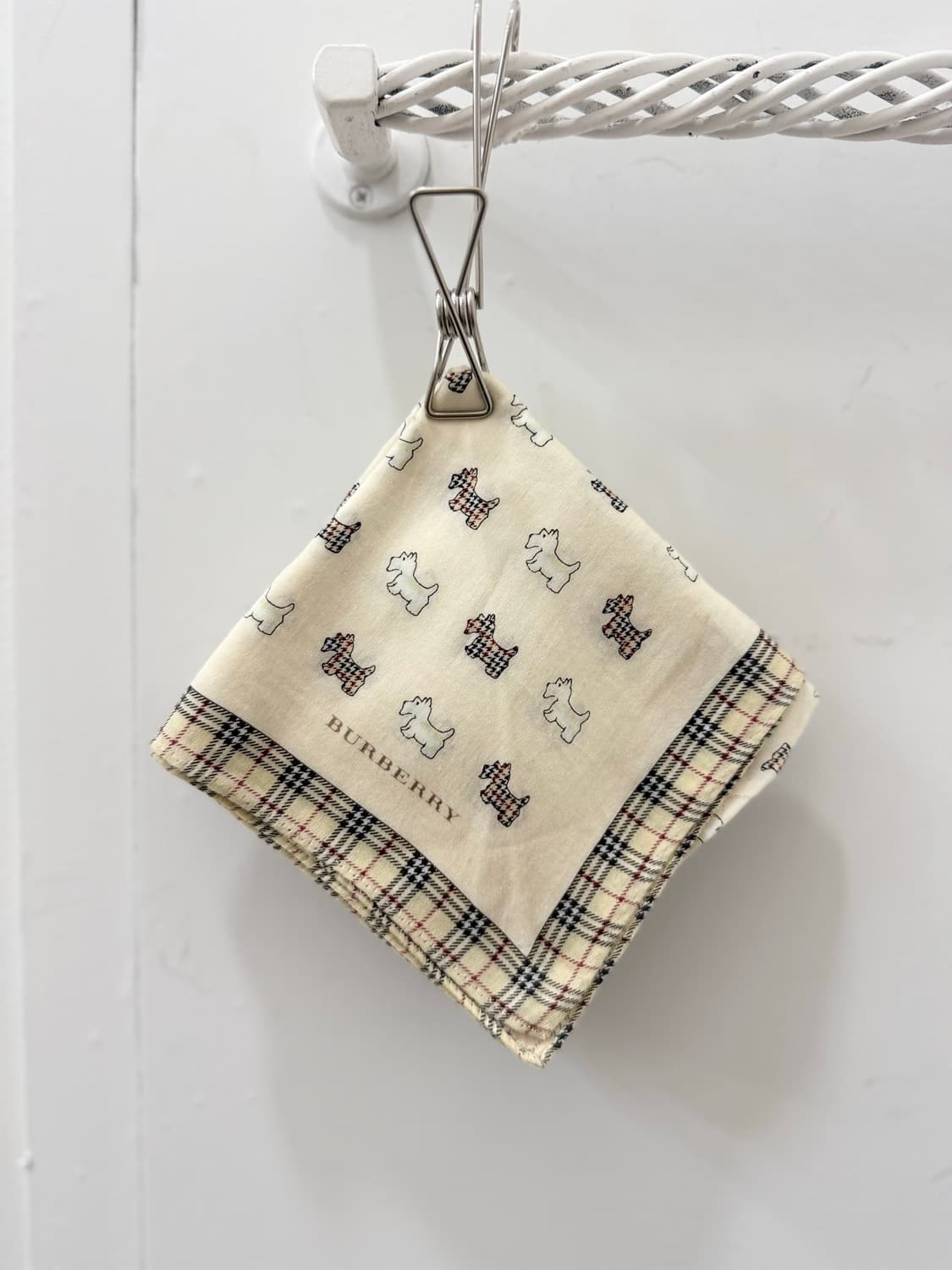 Burberry 도그 체크 손수건 상품이미지1