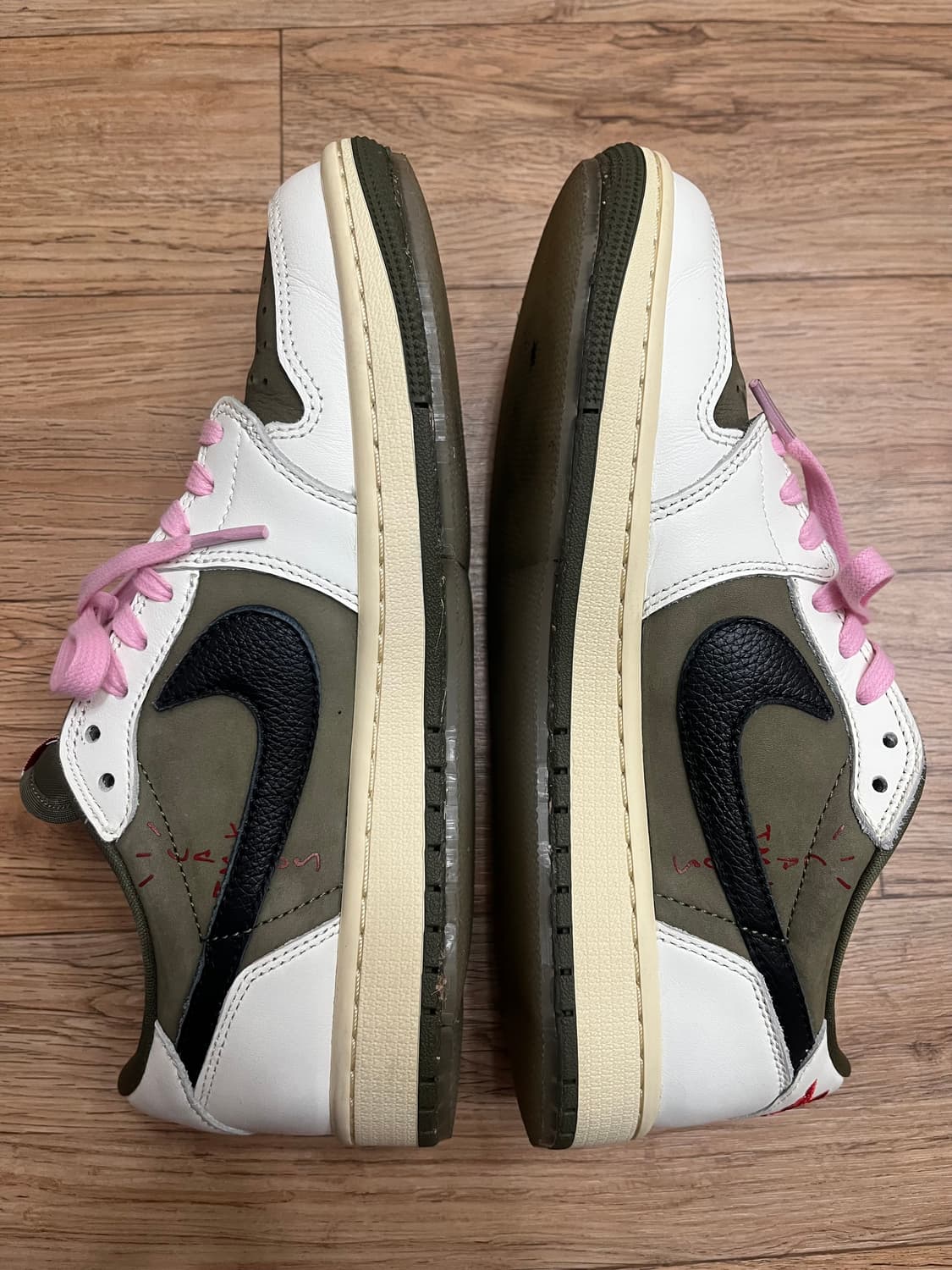 ( 260 ) 조던1 X 트레비스 스캇 레트로 로우OG 리버스 올리브 상품이미지2