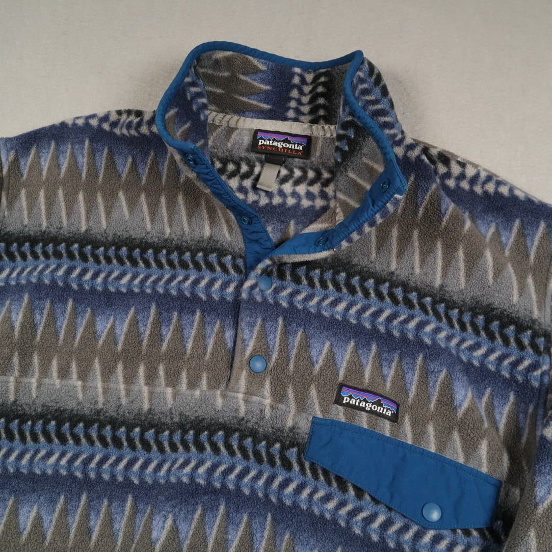 18FW 파타고니아 신칠라 스냅-티 플리스 숏헤어 멀티 블루 상품이미지2