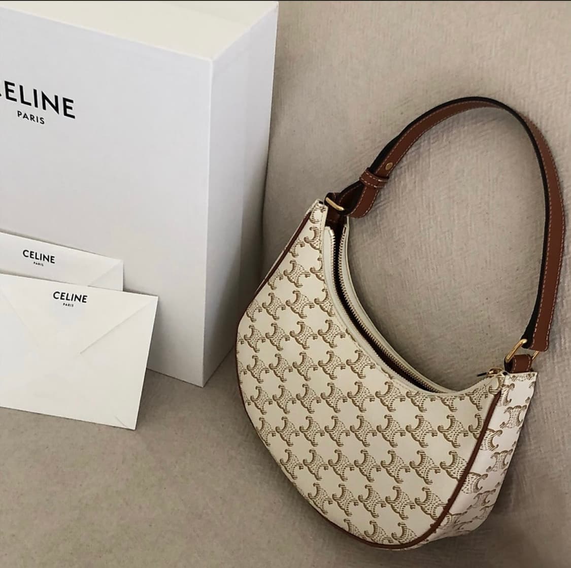 셀린느 트리옹프 캔버스 아바백 화이트 상품이미지1