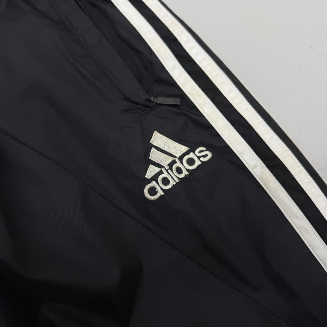 아디다스 00s 삼선 올드스쿨 바람막이 트랙팬츠 상품이미지3