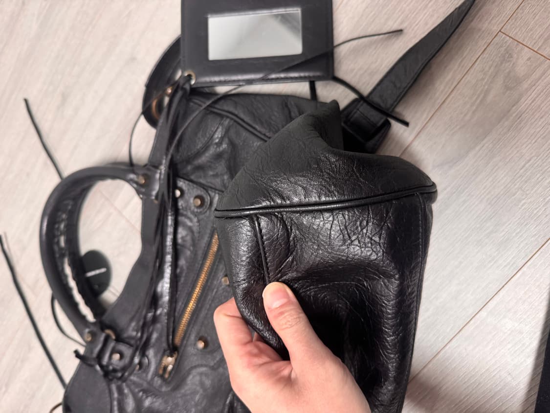 정품 발렌시아가 시티백 미듐 블랙 상태 S급 상품이미지3