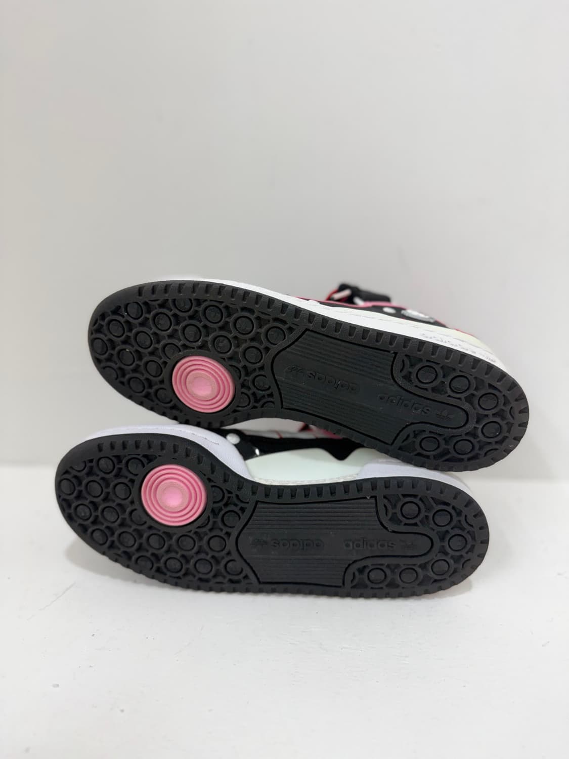 Adidas × Hello Kitty 스니커즈 상품이미지10