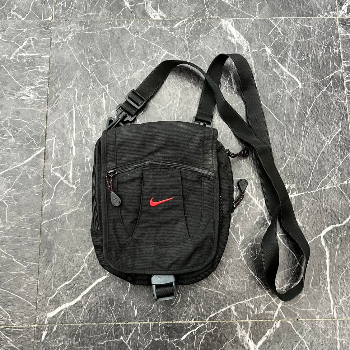나이키 스우시 미니백 블랙 상품이미지1