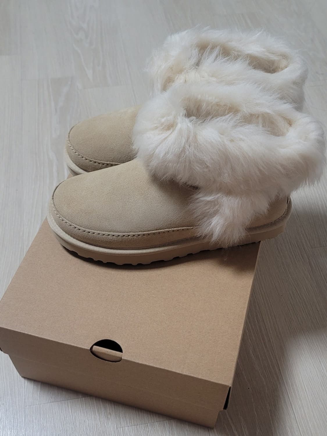 어그 25fw 신상 클래식 울트라 미니 샬레 상품이미지2