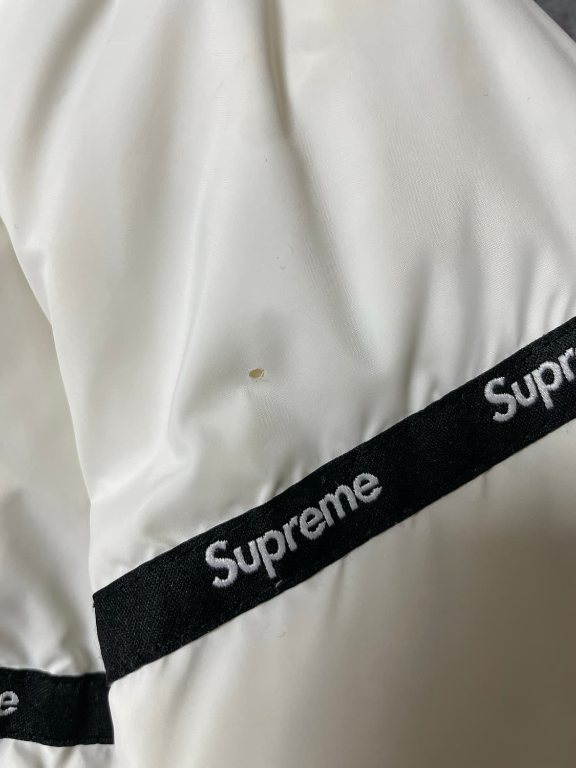 슈프림 로고 테이프 퍼피 패딩 L 상품이미지5