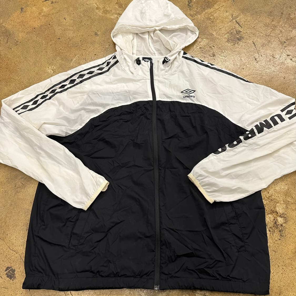 [ 정품/2XL,110 ] 엄브로 바람막이 자켓 b15 상품이미지2