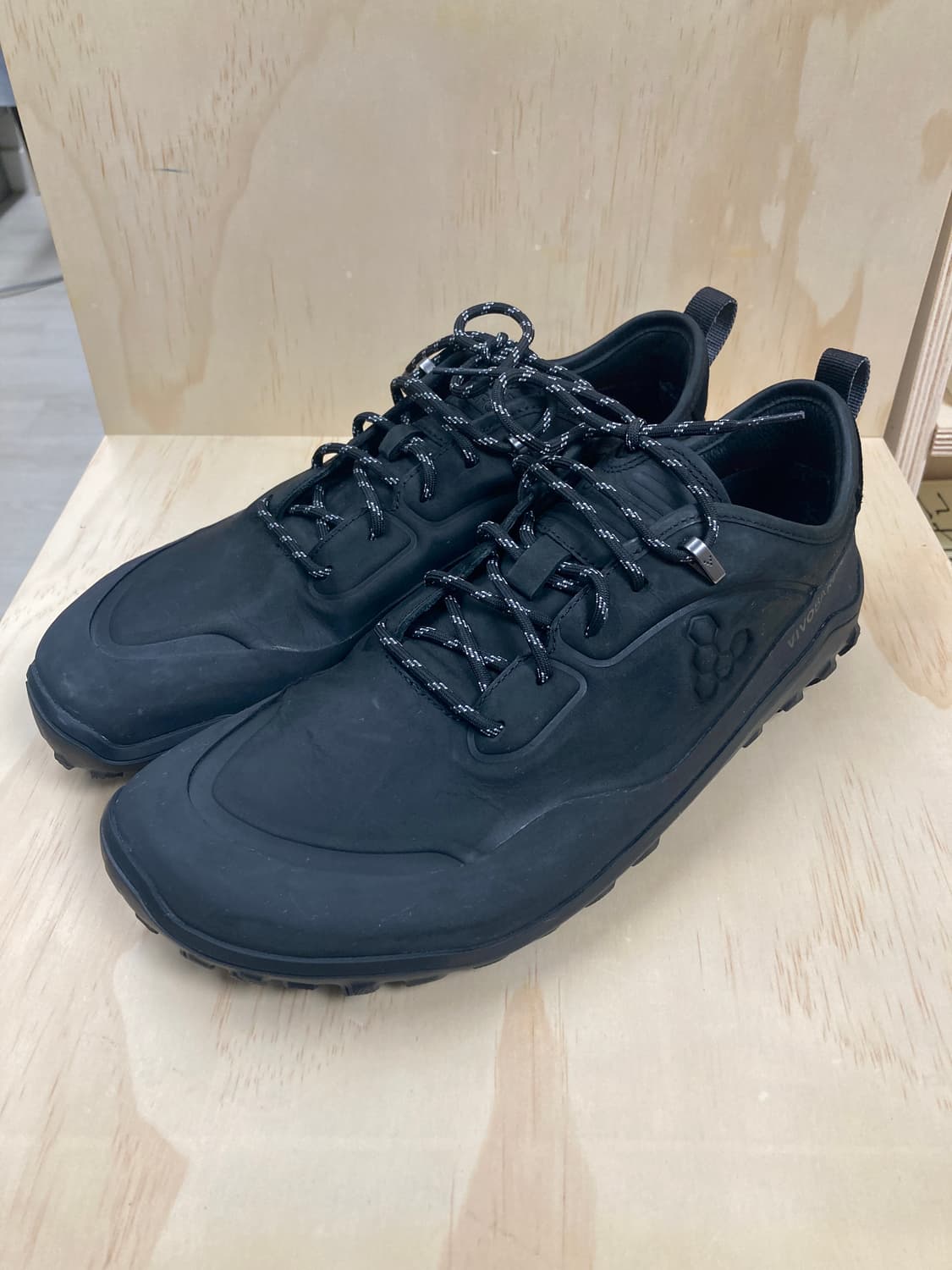 [S급] 비보베어풋 트래커 레더 로우 남성 - 옵시디언 상품이미지1