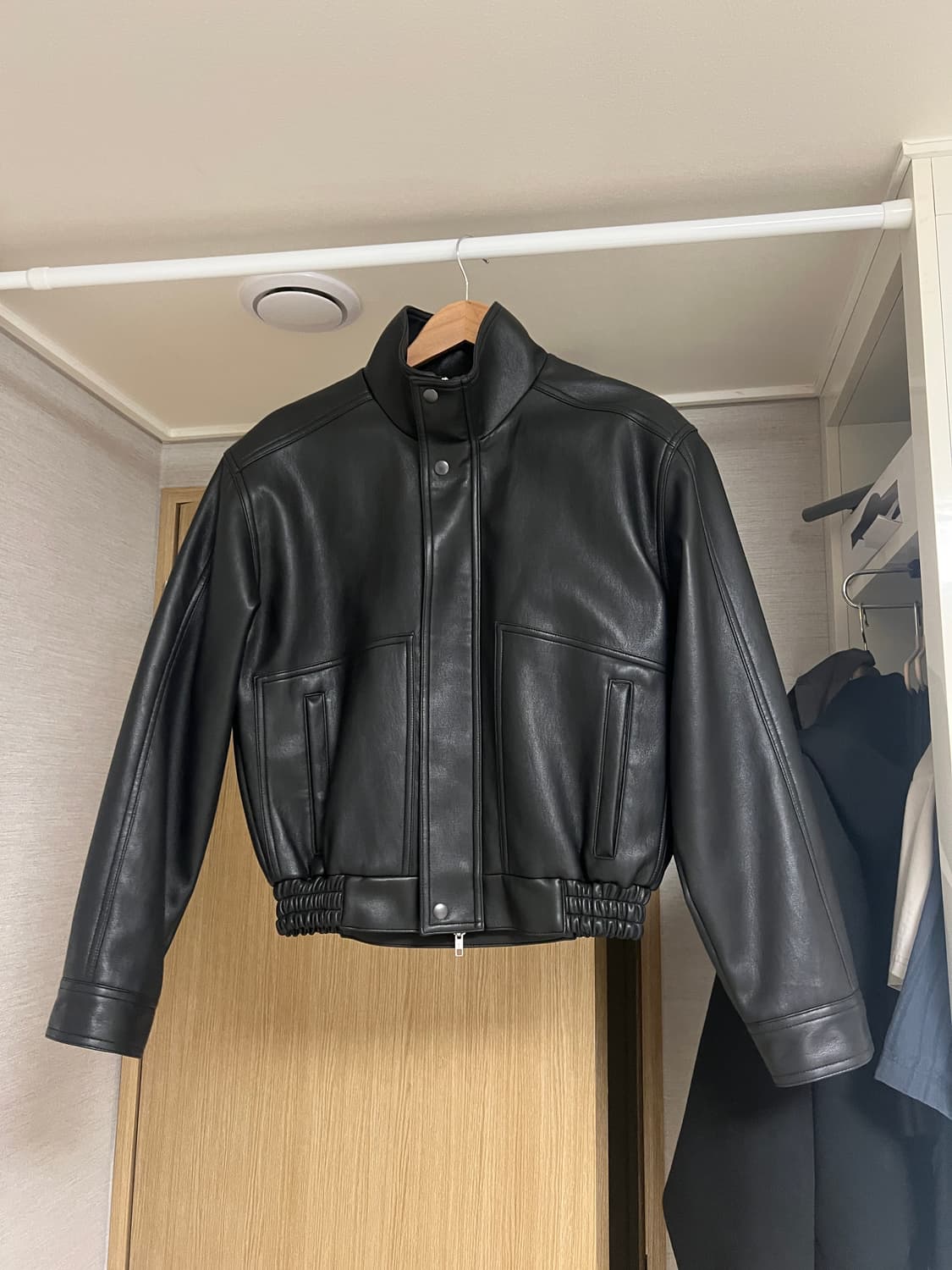 바우로 크롭 하이넥 레더 패널 자켓 M size 상품이미지4