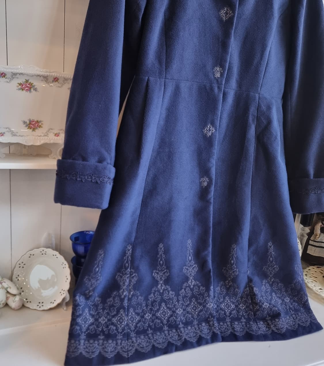 axes femme 네이비 자수 롱코트 상품이미지4